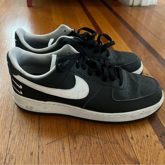 Nike Air Force 1 '07 LV8 'Double Swoosh - Black White' sneakers men’s 10.5 EUC